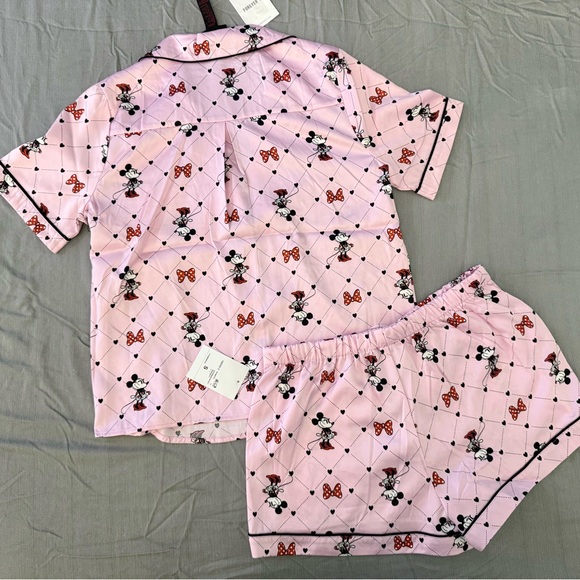 Disney Minnie Mouse Pajama Shirt & Shorts Set - Picture 6 of 6